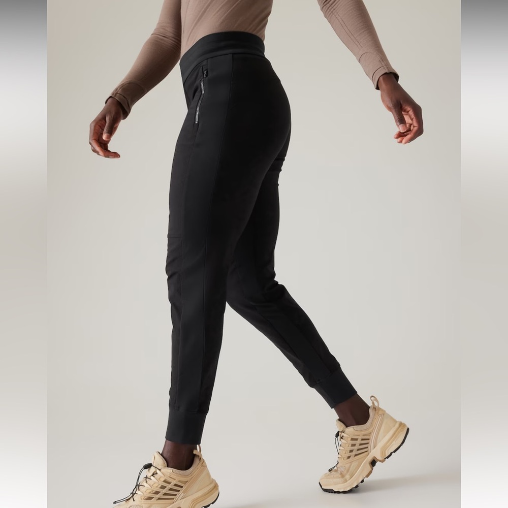 Athleta HEADLANDS HYBRID MID RISE JOGGER